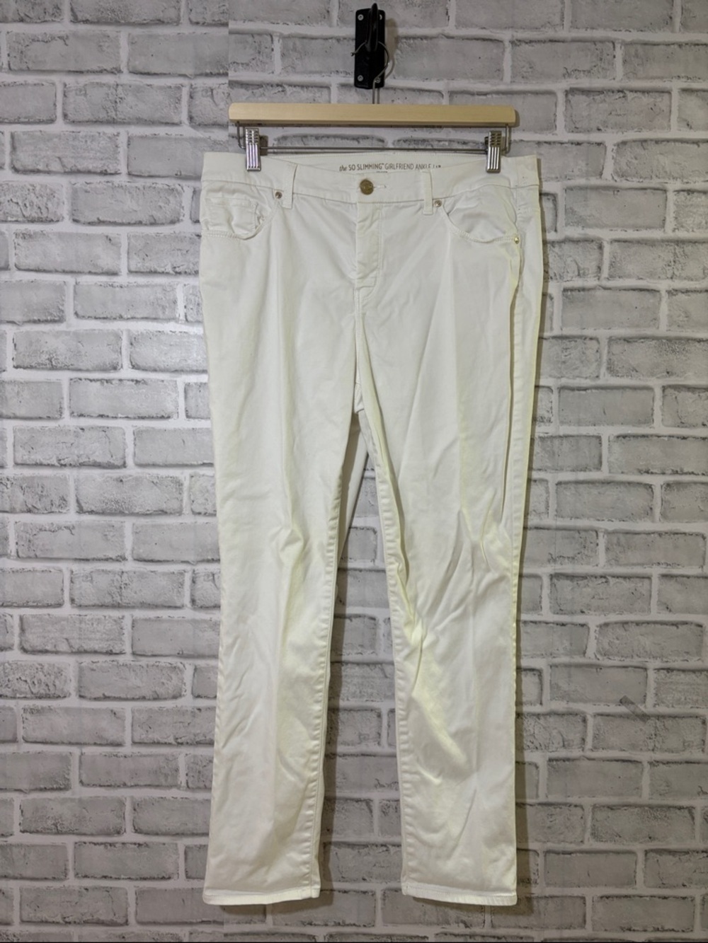 Chico's The So Slimming™ Girlfriend Ankle Pants - White jeans denim size 1R- 8